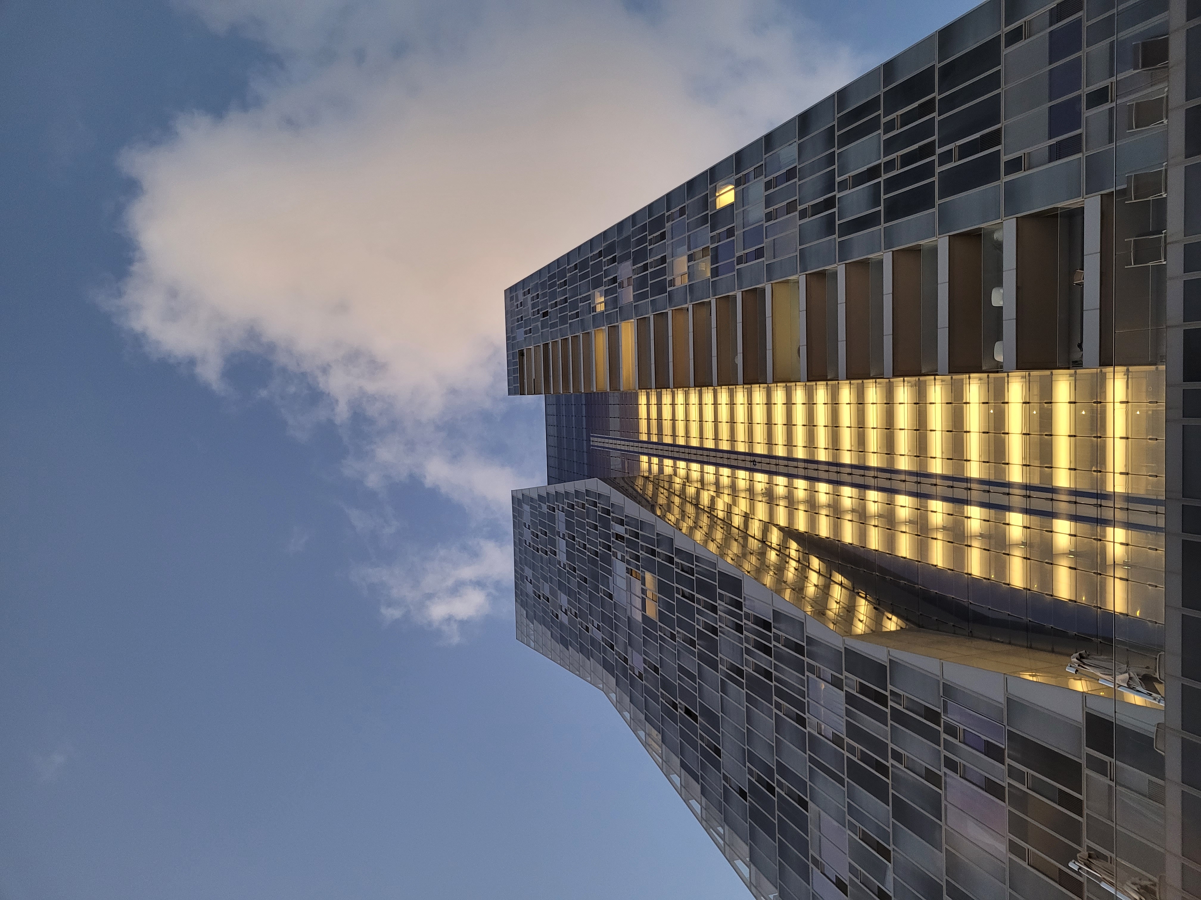 מגדל יוקרה תל אביב